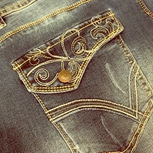 Bootcut distressed jeans 20